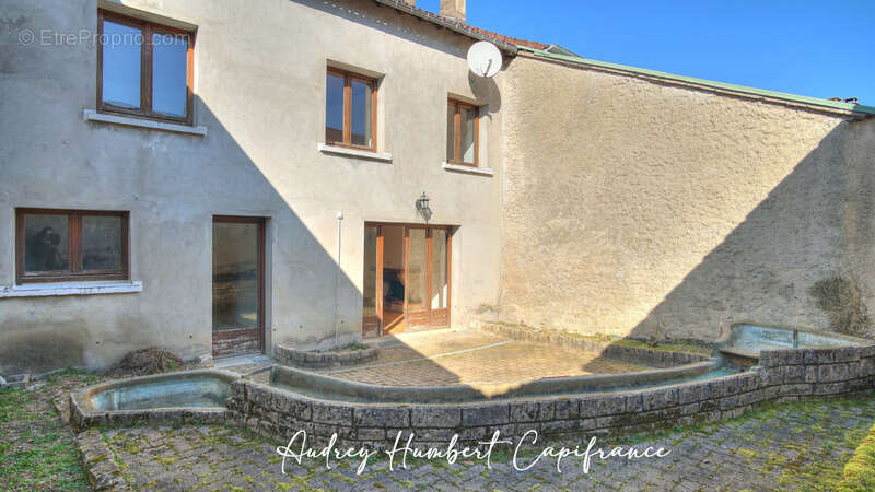 Maison à VIGNEULLES-LES-HATTONCHATEL