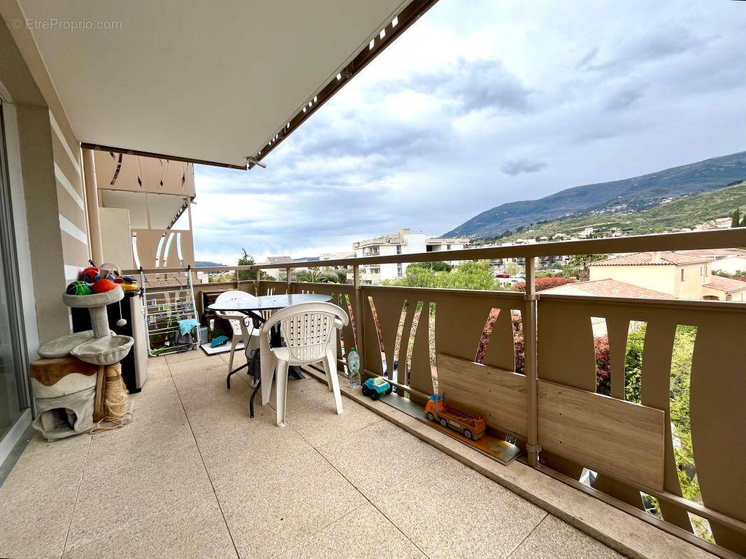 Appartement à CARROS