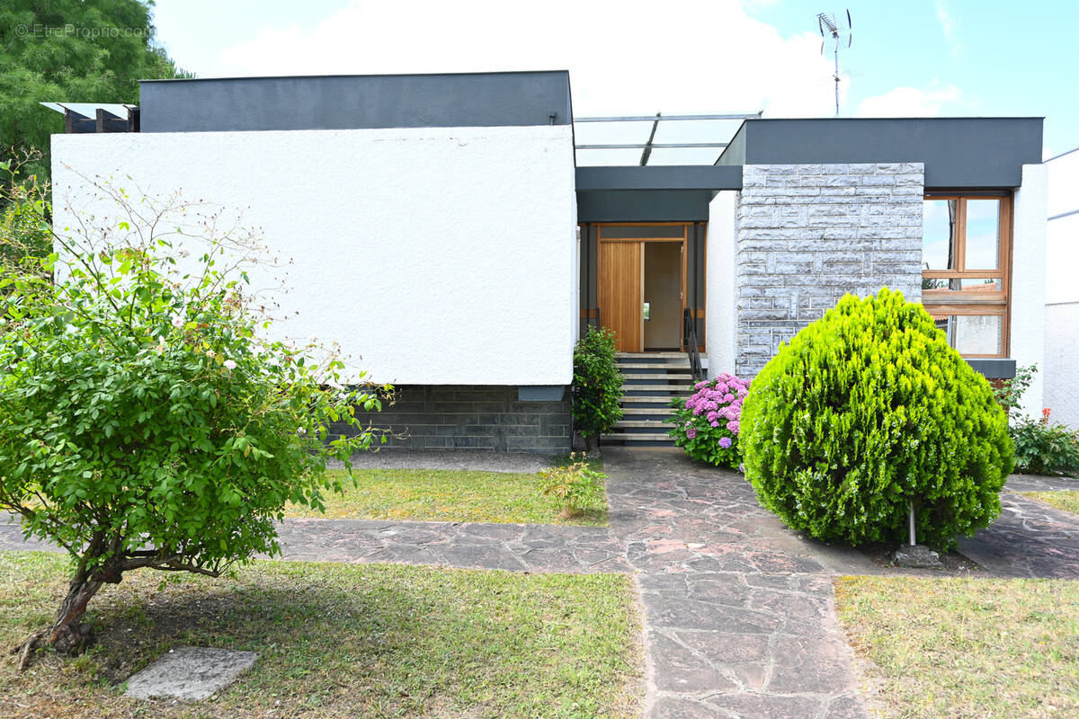 Maison à VILLENAVE-D&#039;ORNON