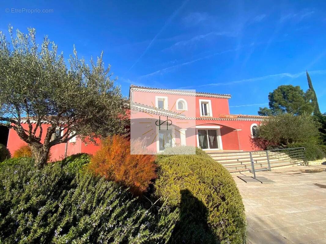 Maison à LES GRANGES-GONTARDES