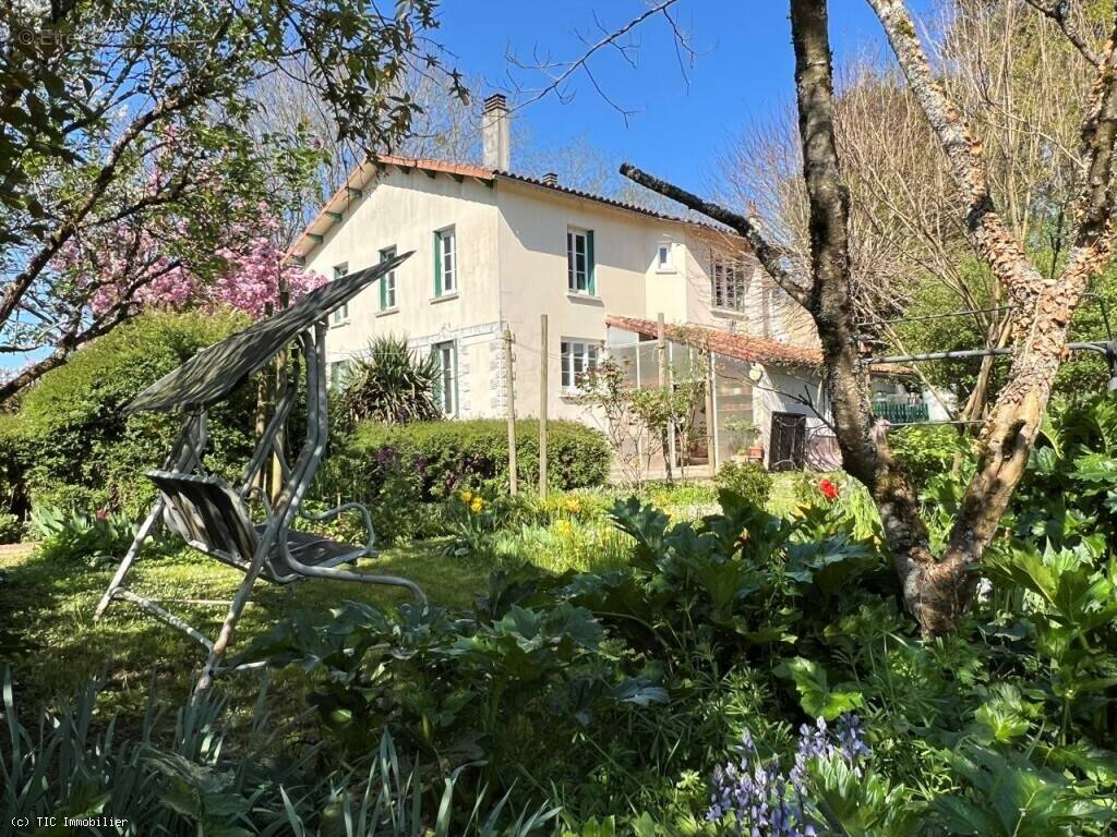 Maison à RUFFEC