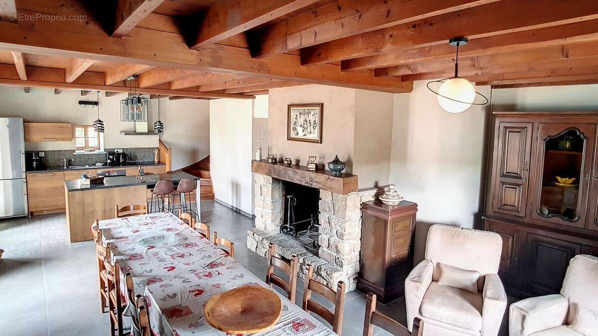 Maison à FELINES