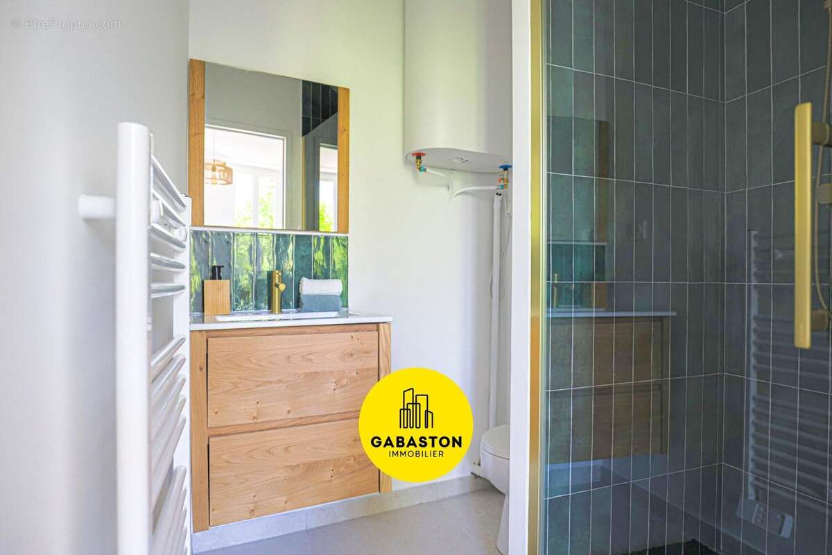 Appartement à MARSEILLE-5E