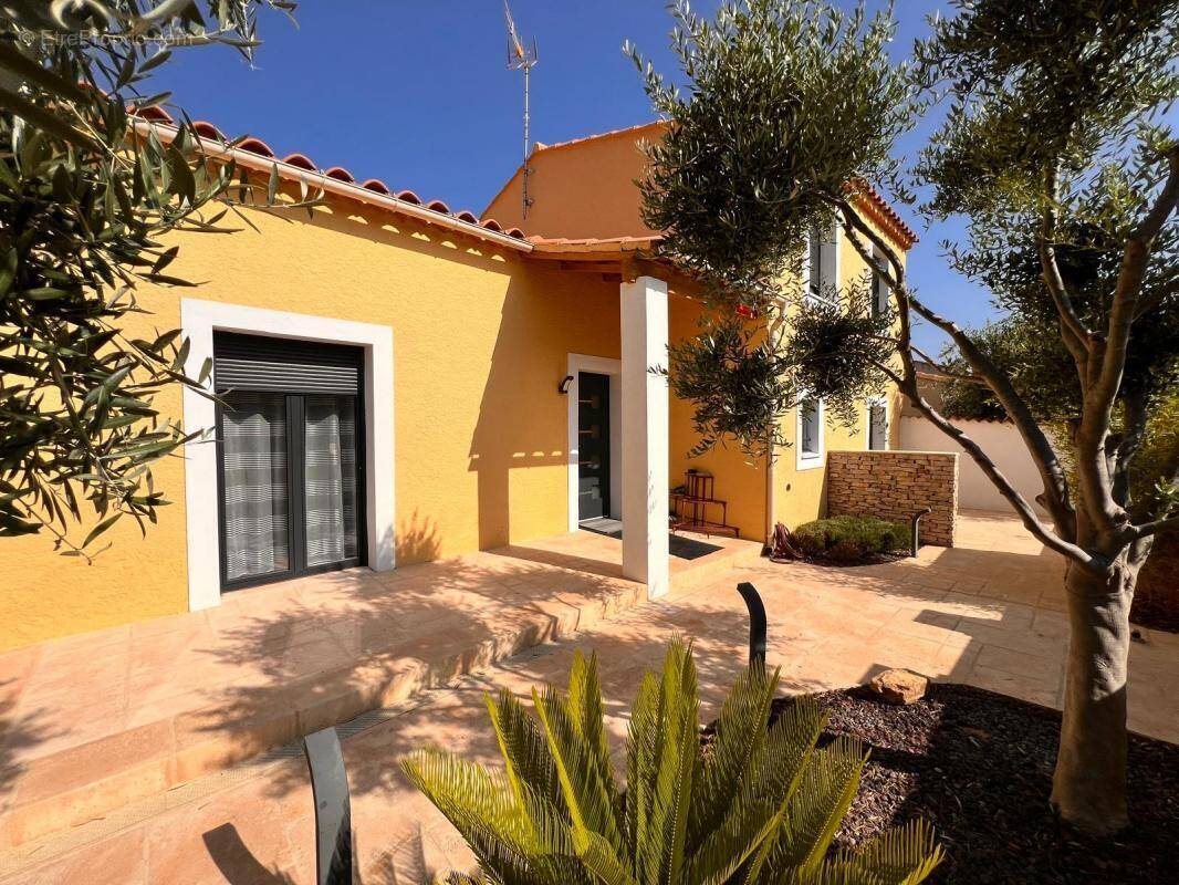 Maison à SIMIANE-COLLONGUE