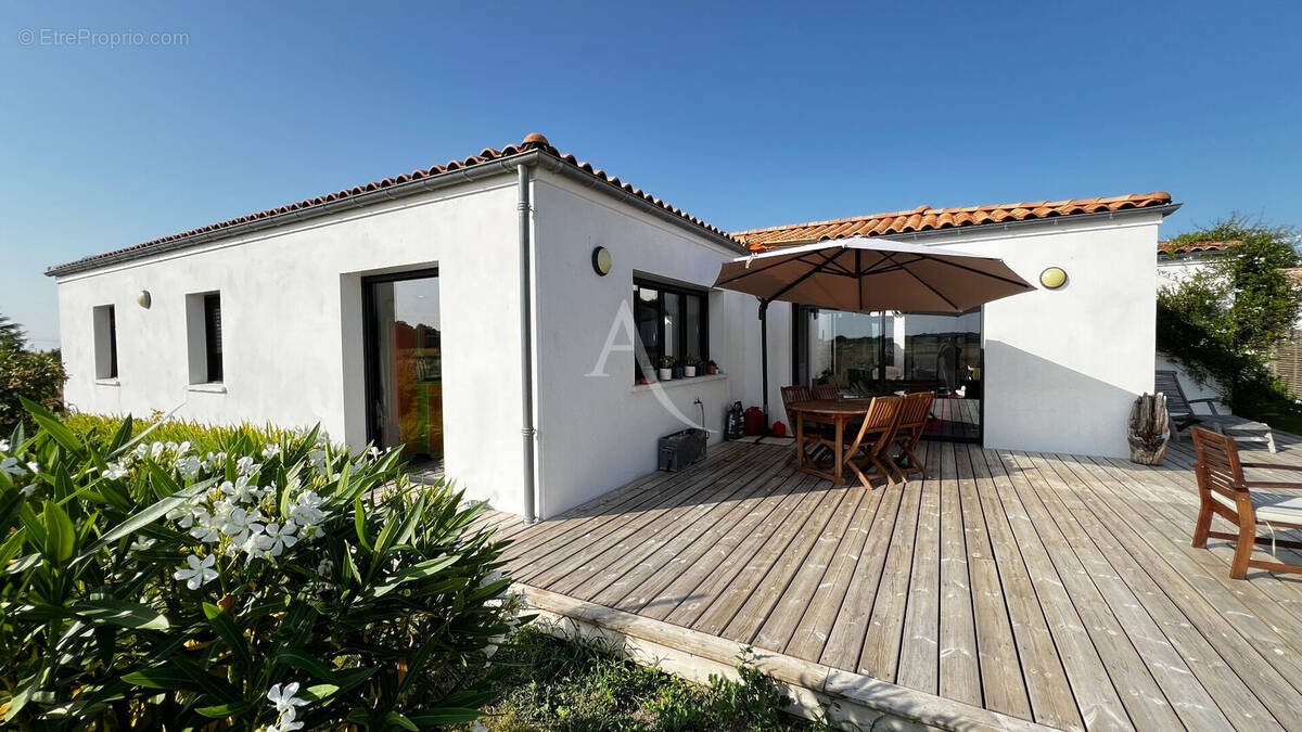 Maison à COZES