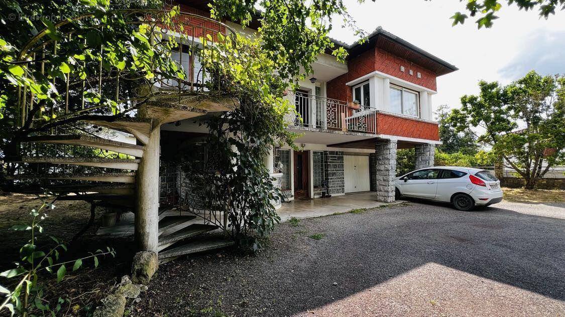 Maison à SEISSAN