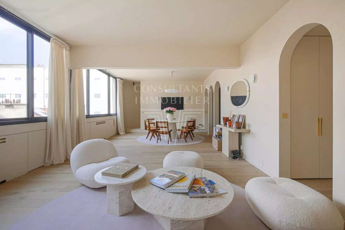 Appartement à PARIS-8E