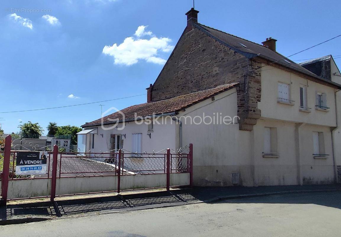 Maison à FOUGERES
