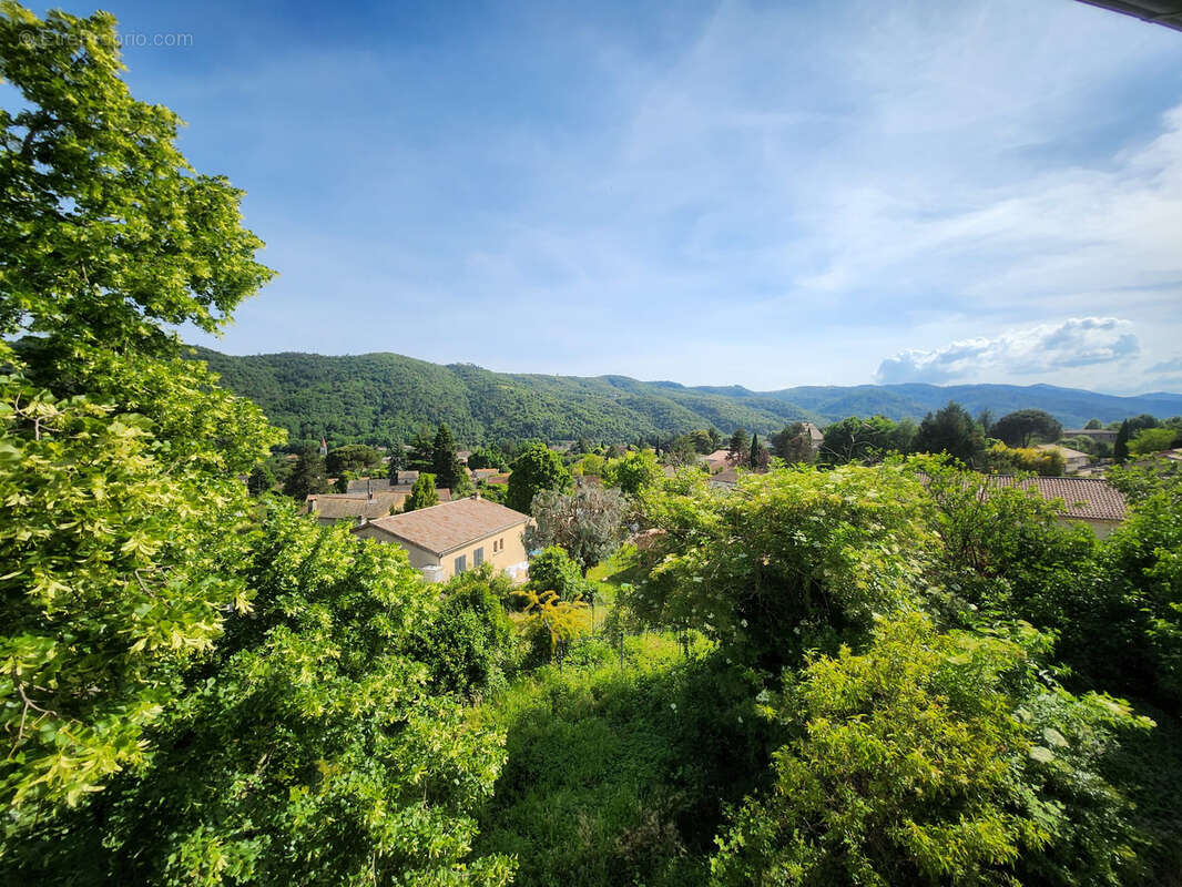 Maison à SAINT-LAURENT-DU-PAPE