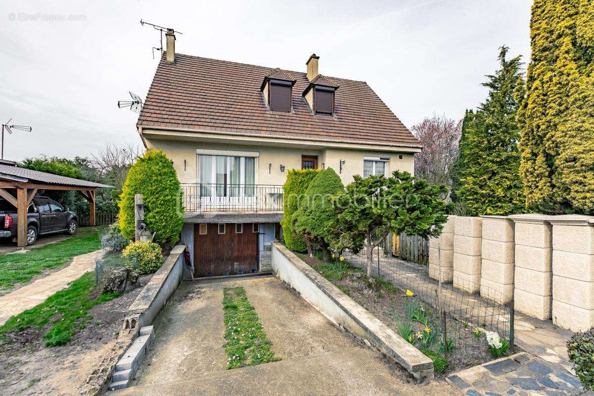 Maison à LA CHAPELLE-EN-SERVAL