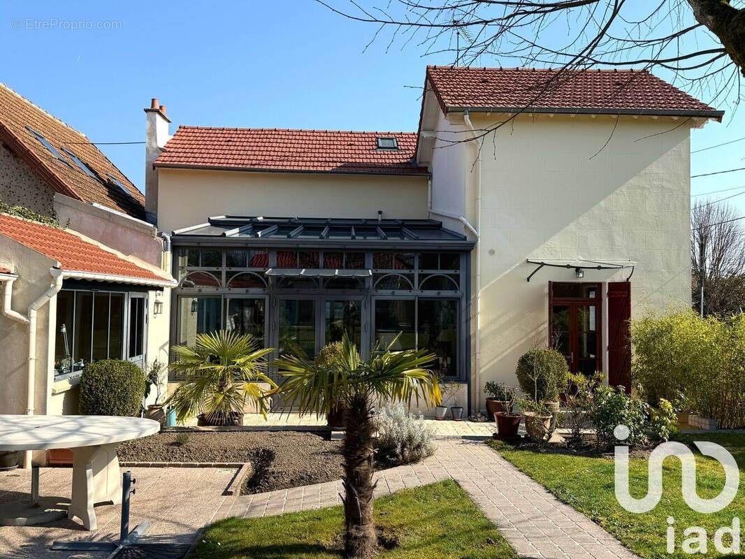 Photo 1 - Maison à LA QUEUE-LES-YVELINES