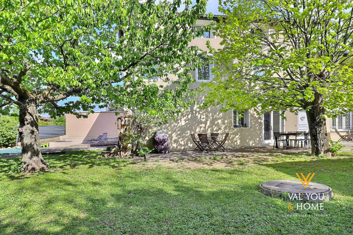 Appartement à SAINT-GENIS-LAVAL
