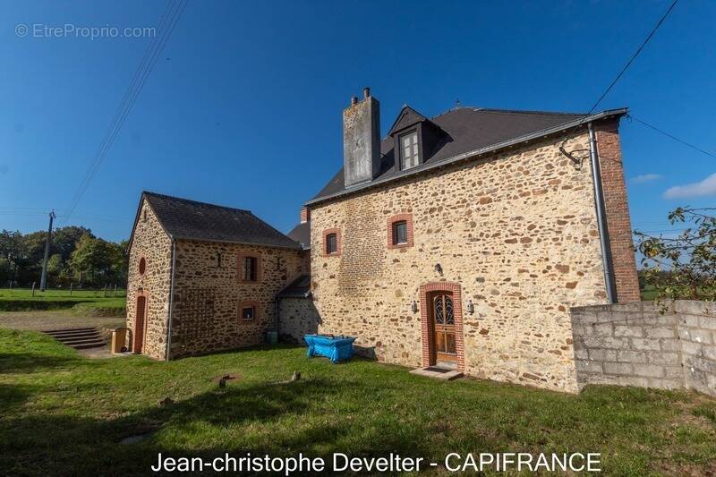 Maison à SAINT-GEORGES-BUTTAVENT