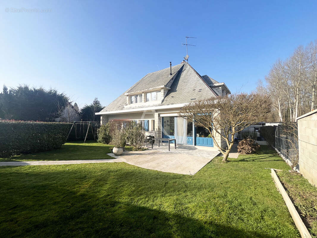 Appartement à LE VAL-SAINT-GERMAIN