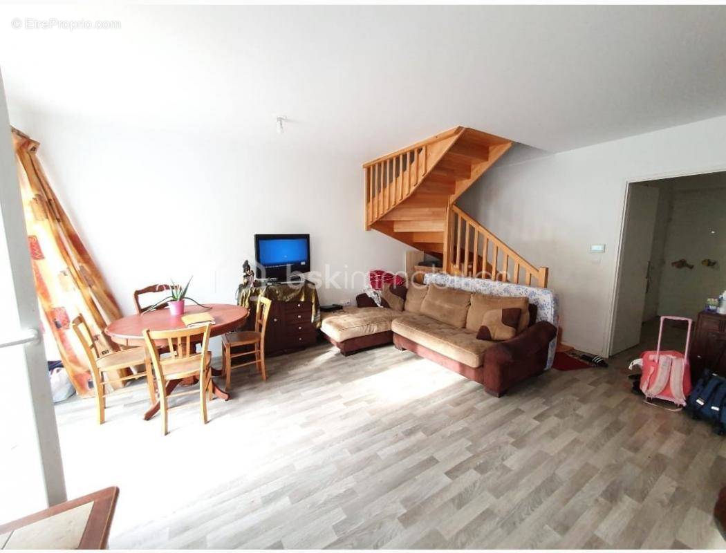 Maison à FLEURY-MEROGIS