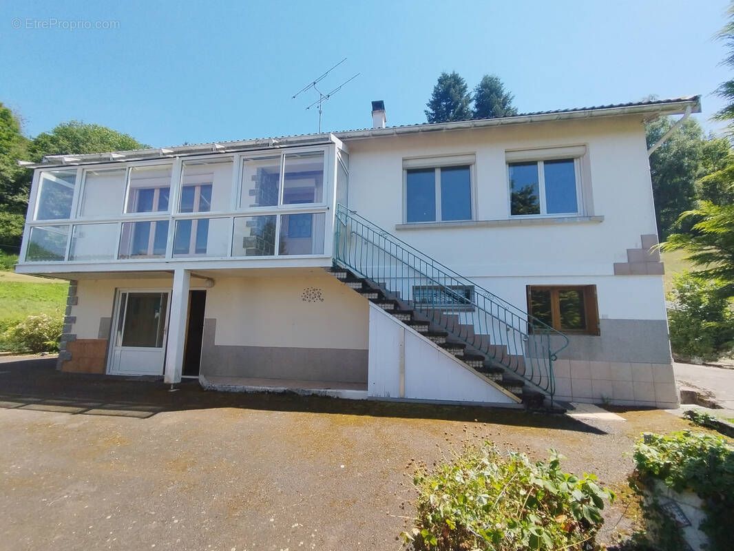 Maison à CELLES-SUR-DUROLLE