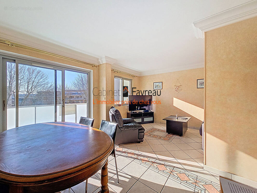 Appartement à FRESNES