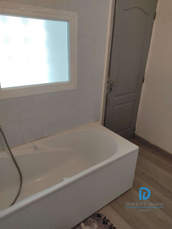 Appartement à AIX-NOULETTE