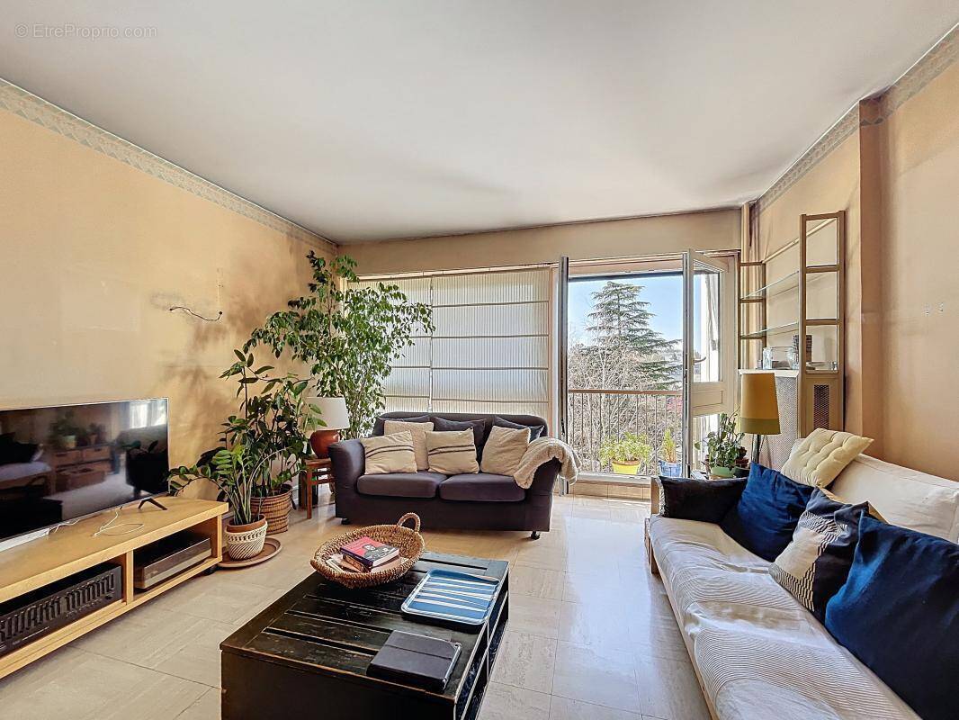 Appartement à L&#039;HAY-LES-ROSES