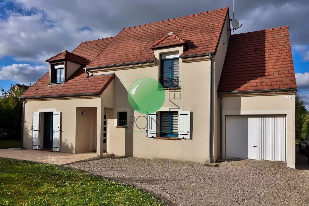 Maison à CERNY