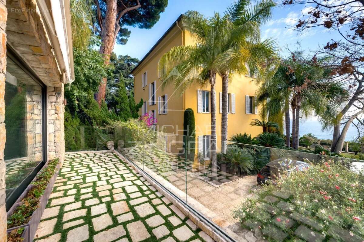 Maison à EZE