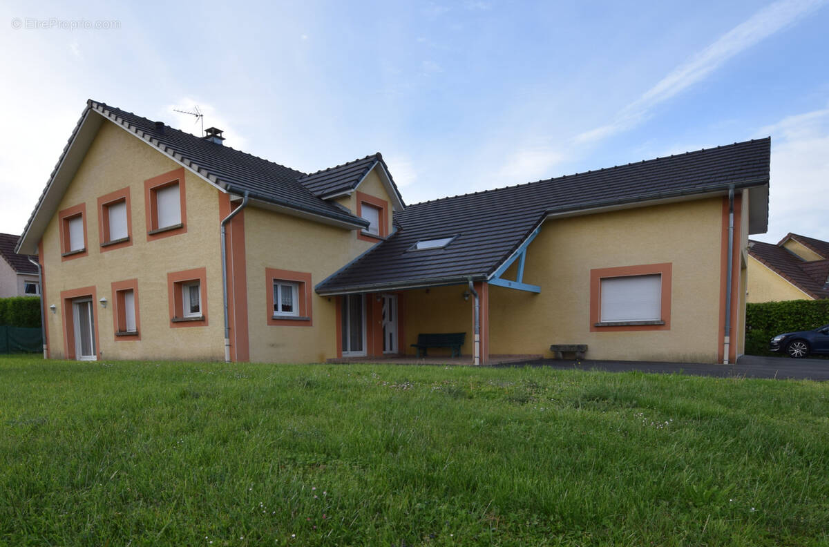 Maison à VOUJEAUCOURT