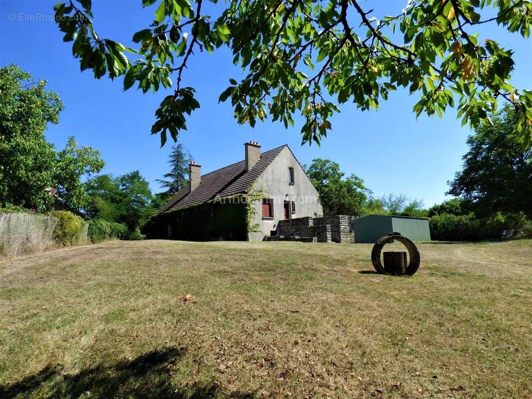 Maison à NOYERS