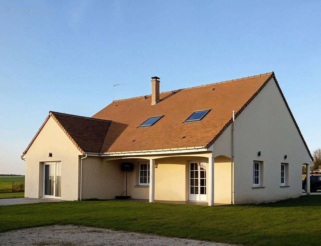 Maison à HOUDAN