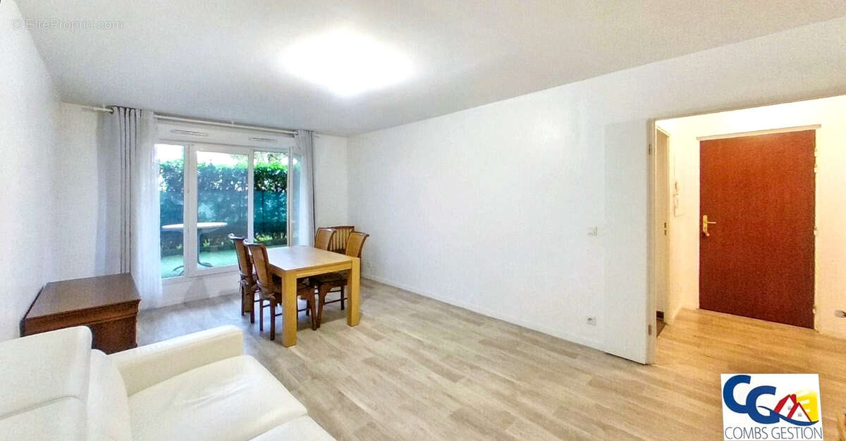 Appartement à COMBS-LA-VILLE