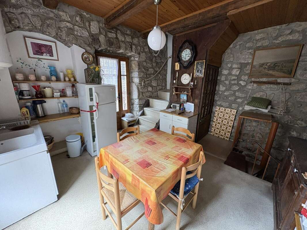 Maison à MONTPEZAT-SOUS-BAUZON