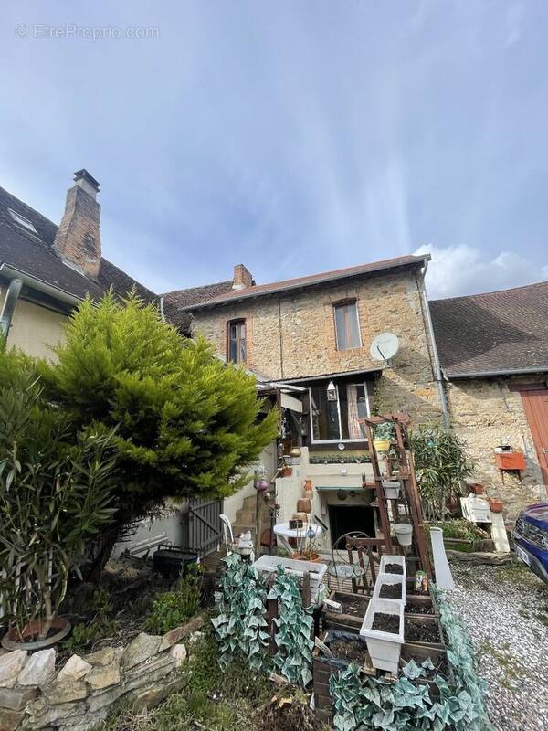 Maison à LADIGNAC-LE-LONG