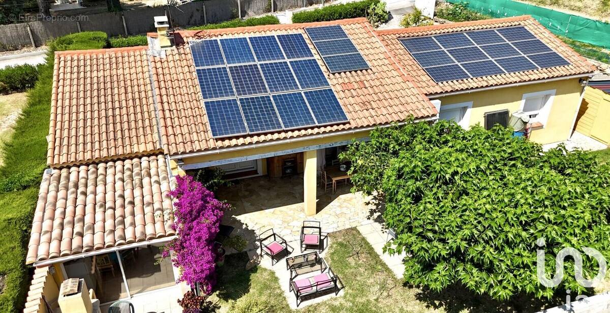 Photo 1 - Maison à ROQUEBRUNE-SUR-ARGENS
