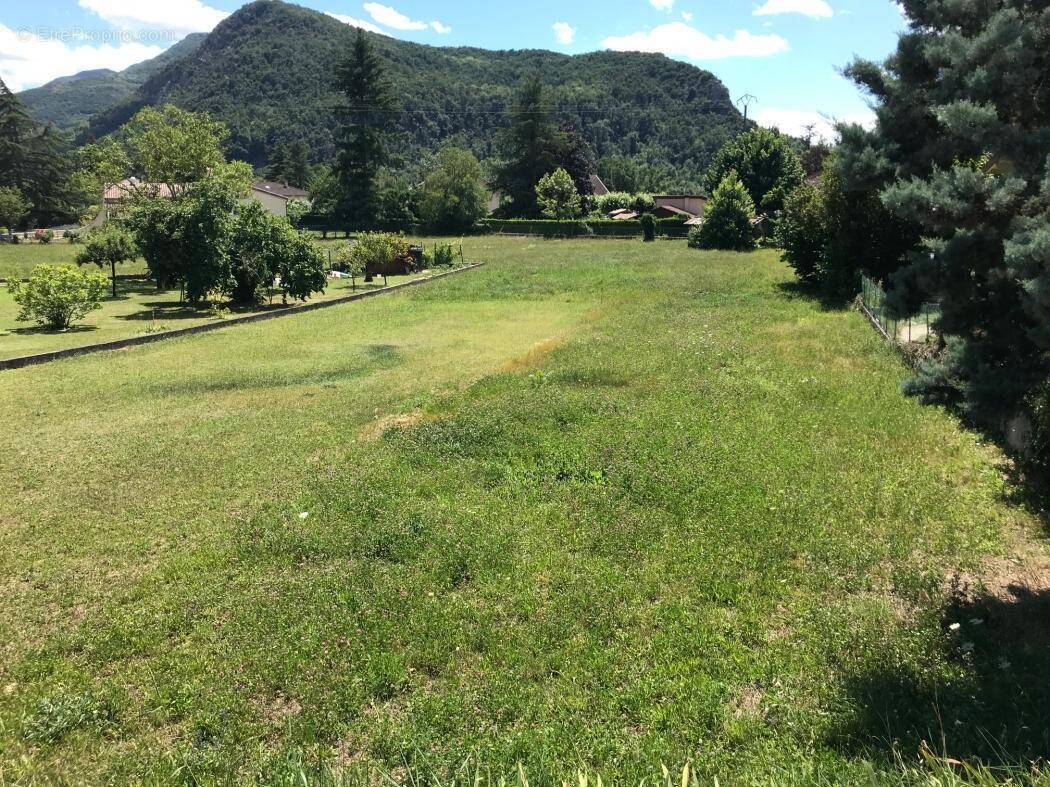 Terrain à SAINT-UZE