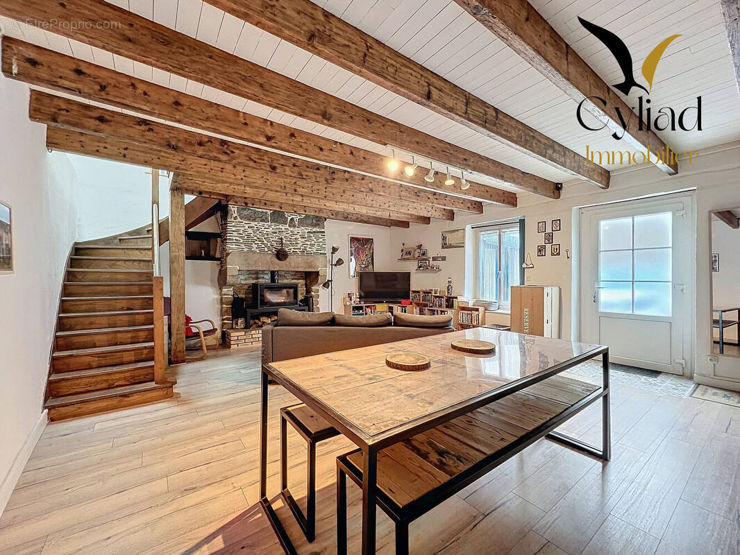 Salle à manger - Maison à SAINT-MELOIR-DES-ONDES