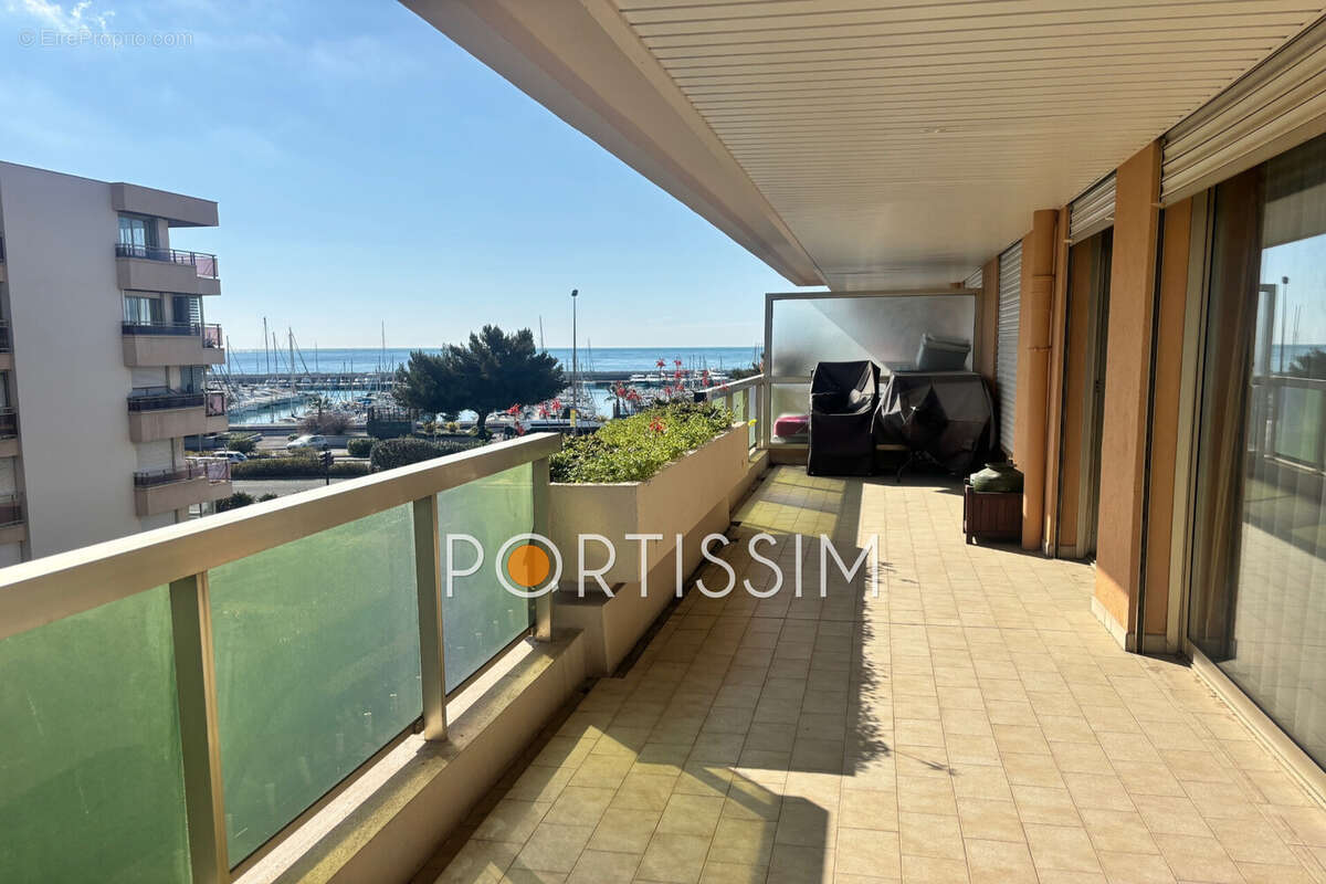 Appartement à SAINT-LAURENT-DU-VAR