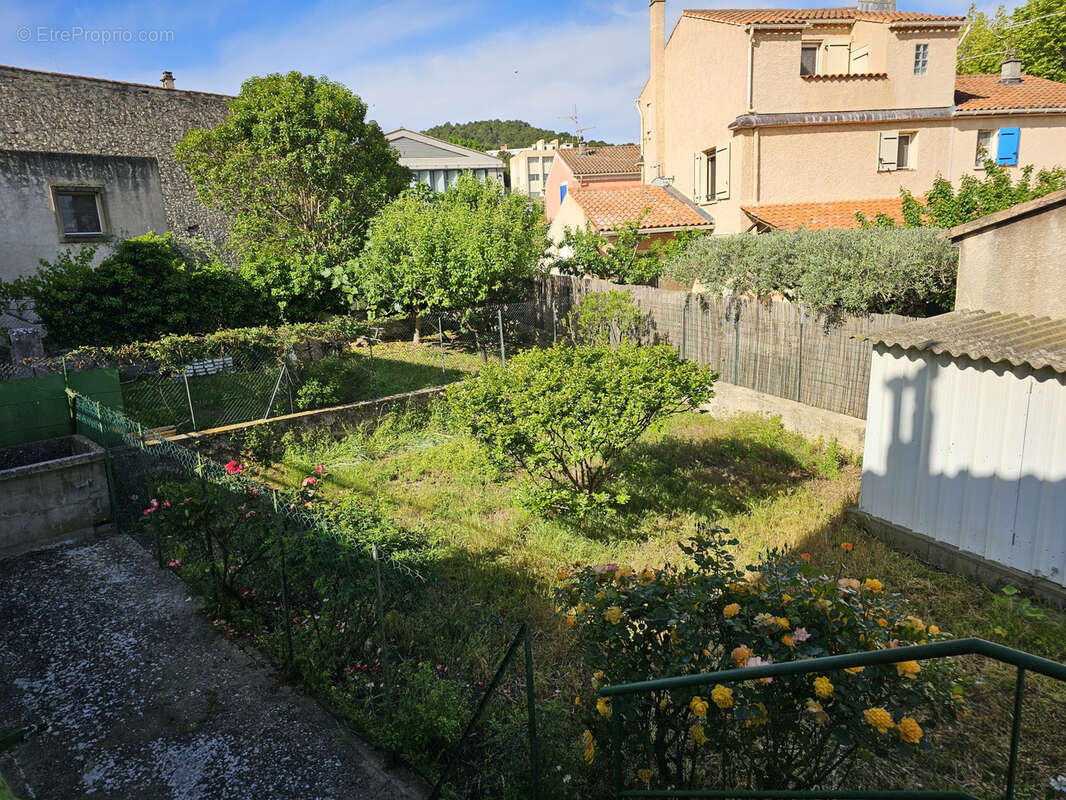 Appartement à LA ROQUE-D&#039;ANTHERON