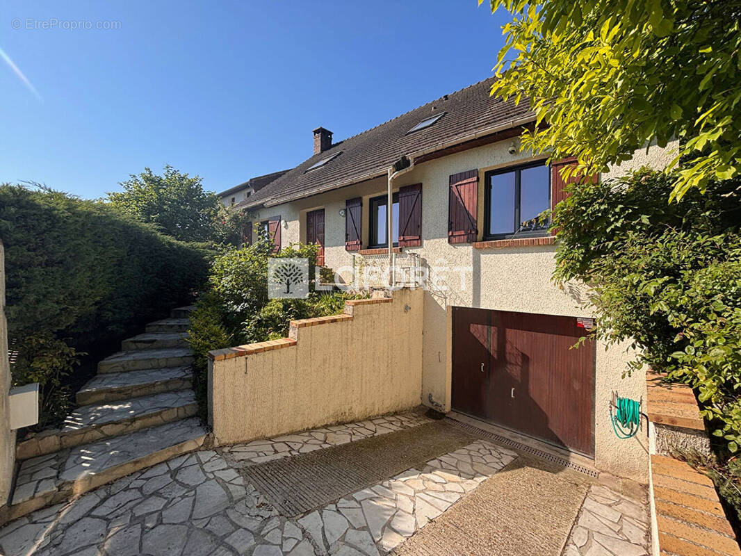 Maison à COUBRON
