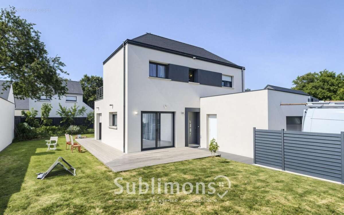 Maison à SURZUR