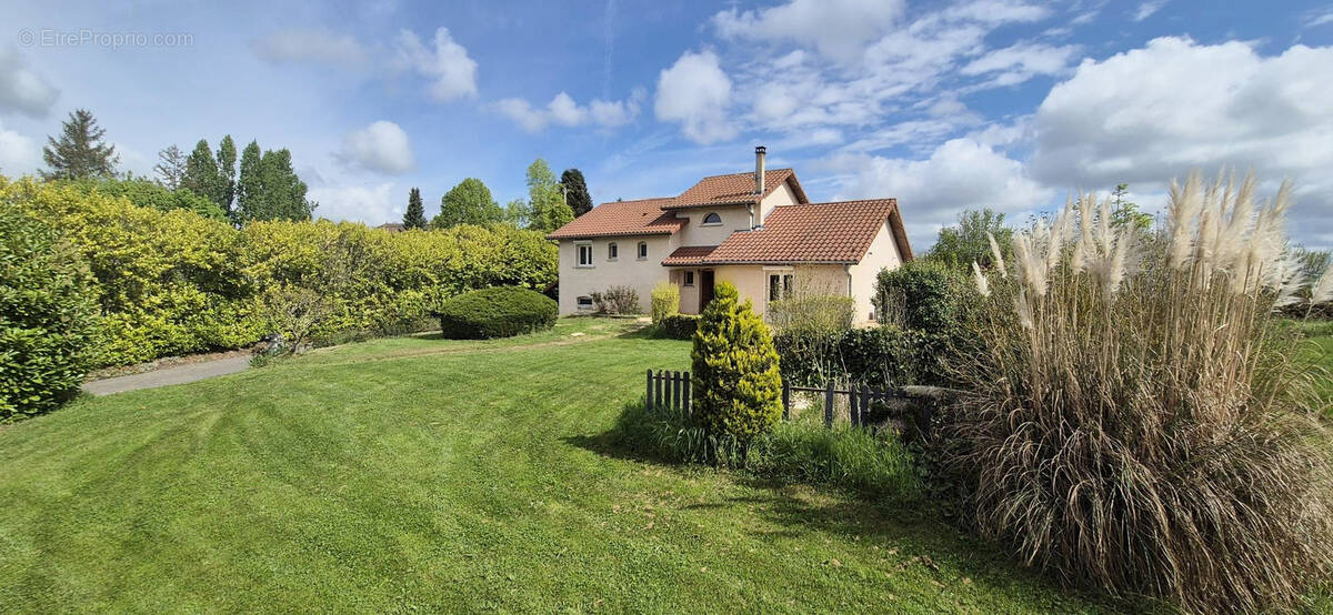 Maison à LA TOUR-DU-PIN