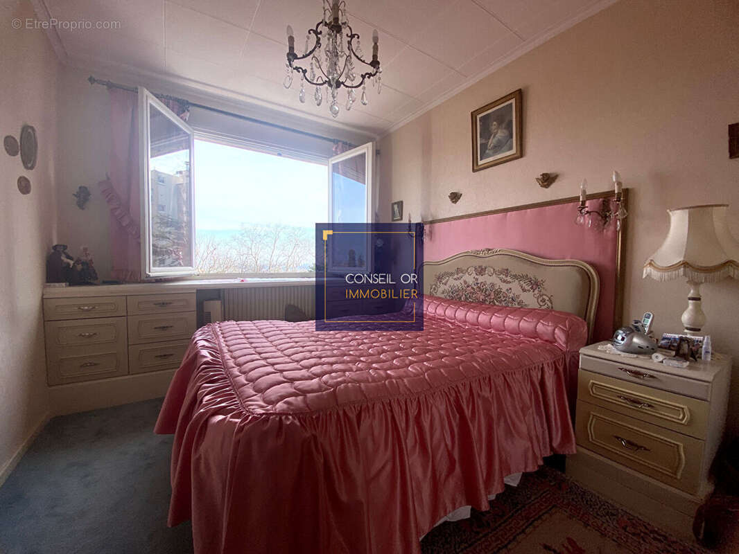 Appartement à SAINT-GENIS-LAVAL