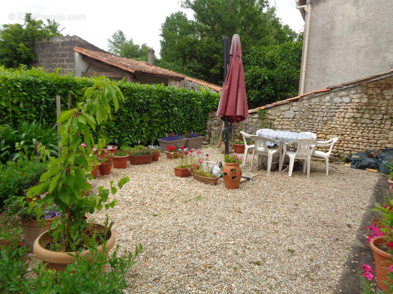 Maison à MOSNAC