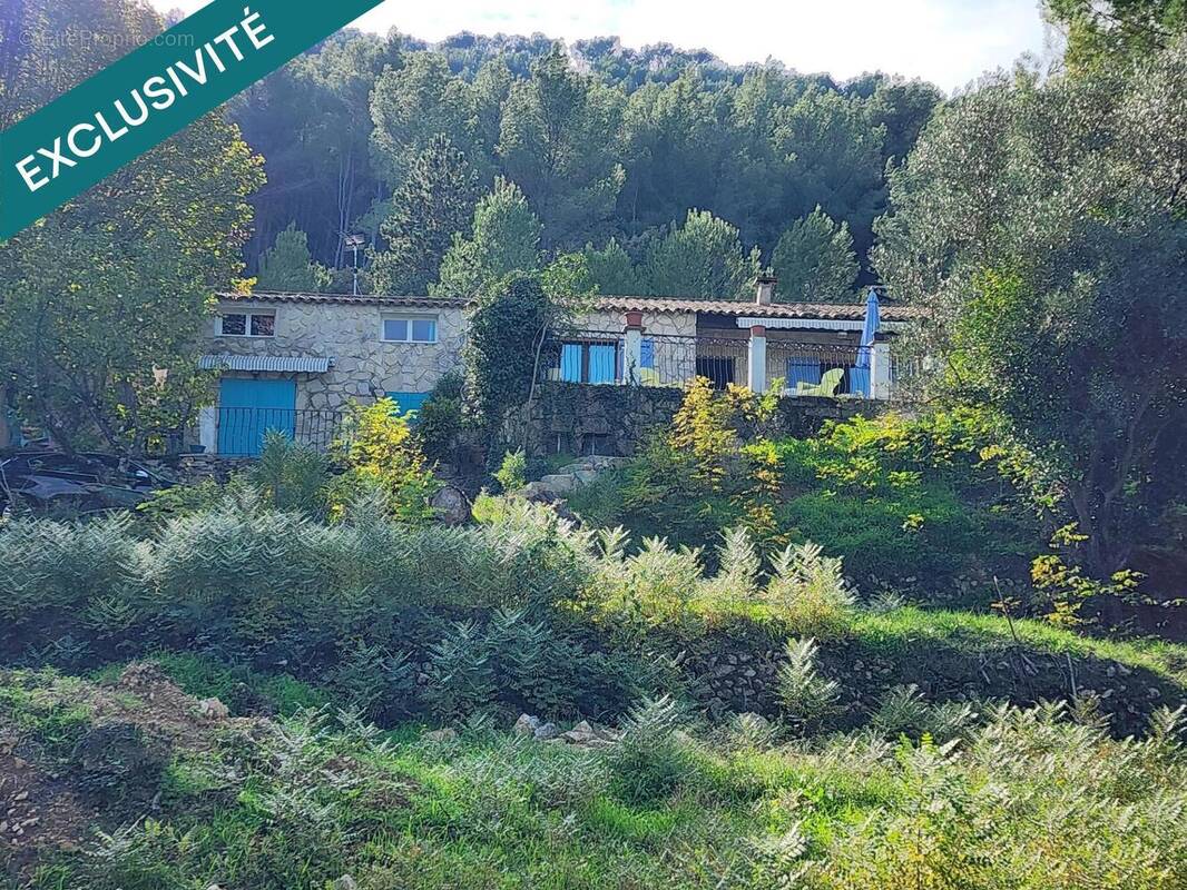 Photo 1 - Maison à LE CASTELLET