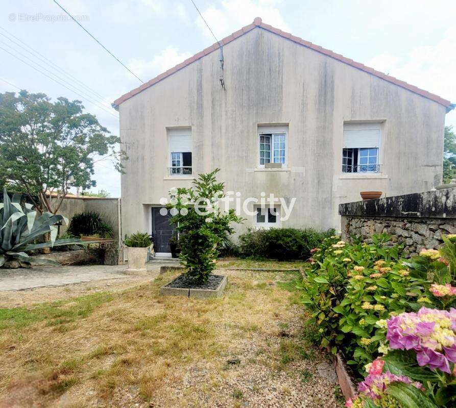 Maison à SAINT-GEORGES-DE-POINTINDOUX