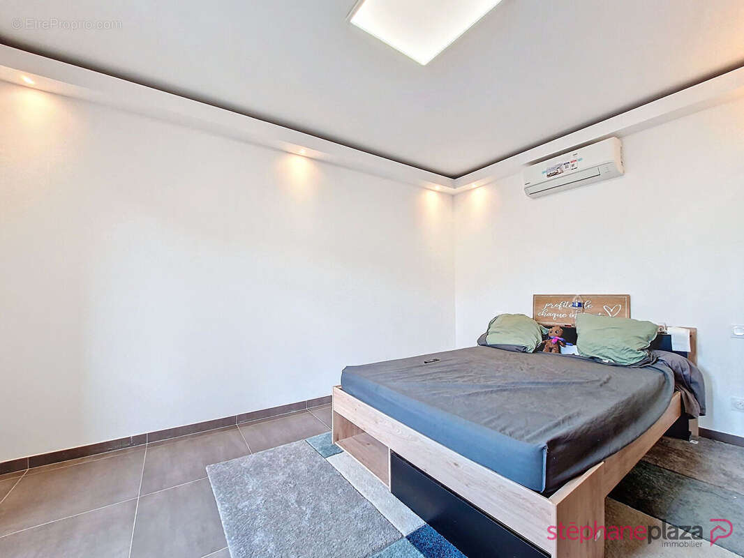 Appartement à MANDELIEU-LA-NAPOULE
