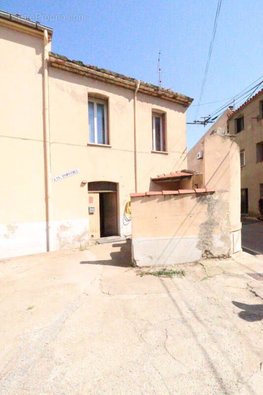 Maison à PEZILLA-LA-RIVIERE