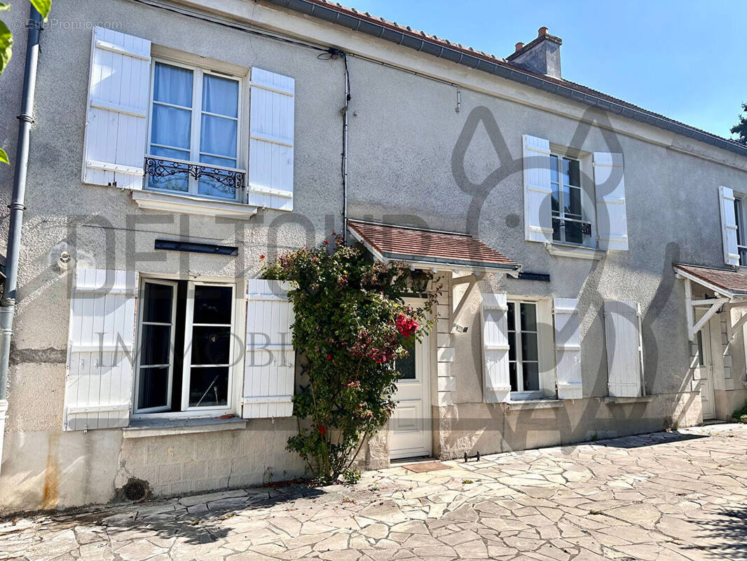 Maison à VILLENEUVE-LE-COMTE