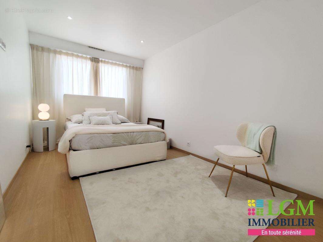 Appartement à VALLAURIS