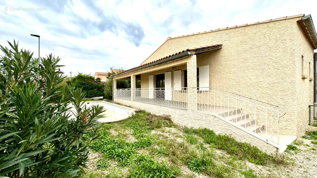 Maison à ENTRAIGUES-SUR-LA-SORGUE