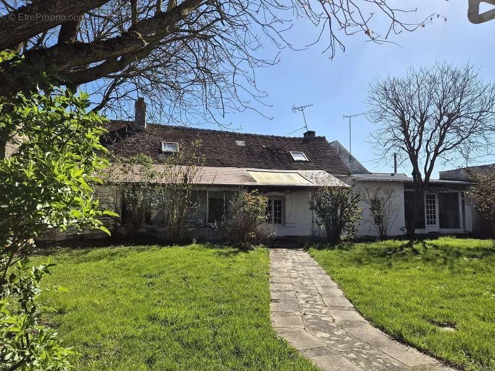 Maison à BEAUNE-LA-ROLANDE