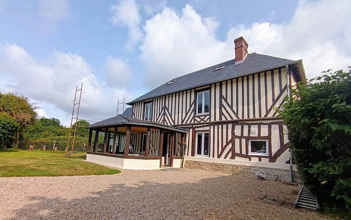 Maison à MEZIDON-CANON